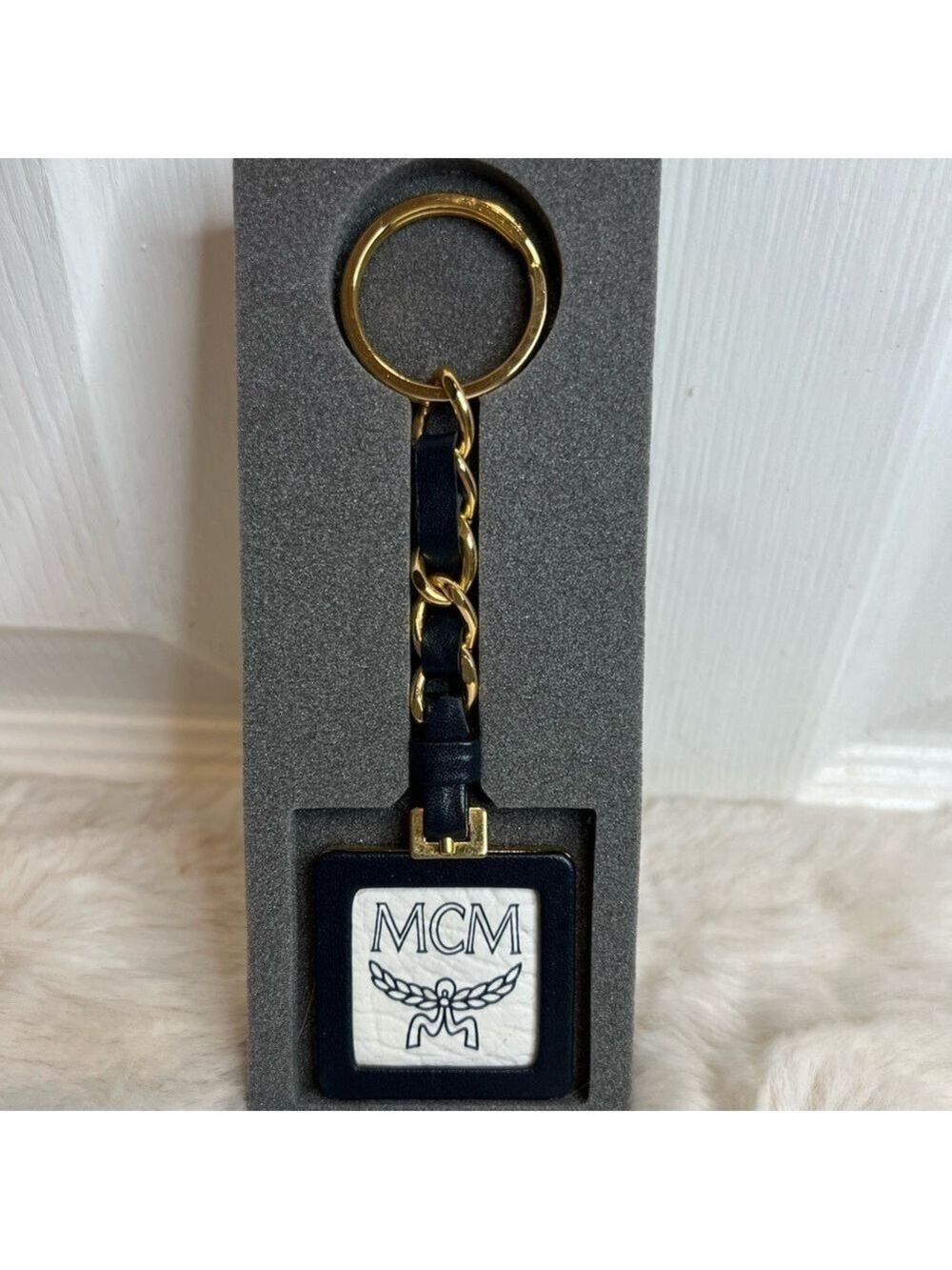 MCM LOGO BAG CHARM KEYRING KEYCHAIN BLACK GOLD VISETOS - Picture 4 of 7